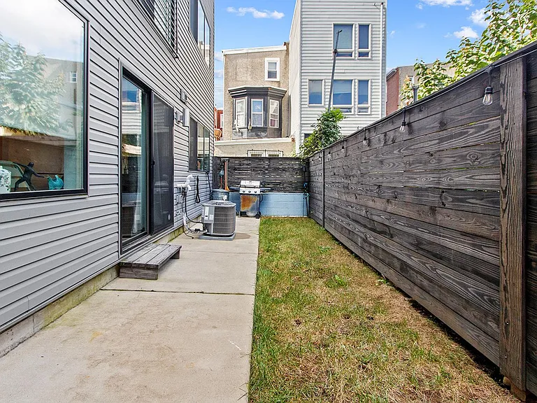 1649 E Eyre St #7 — Photo 25