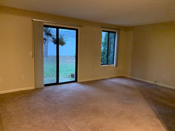 4th image of 74 Oakbriar Ct