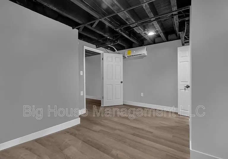 339 E 25th St #1 — Photo 8