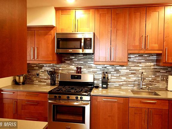 Kitchen  Tastefully Remodeled Gas Cooking Kitchen