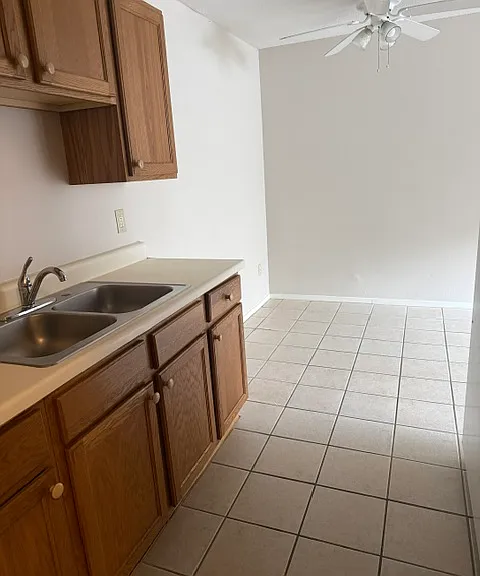 2100 Aldrich Ave S #104 — Photo 2