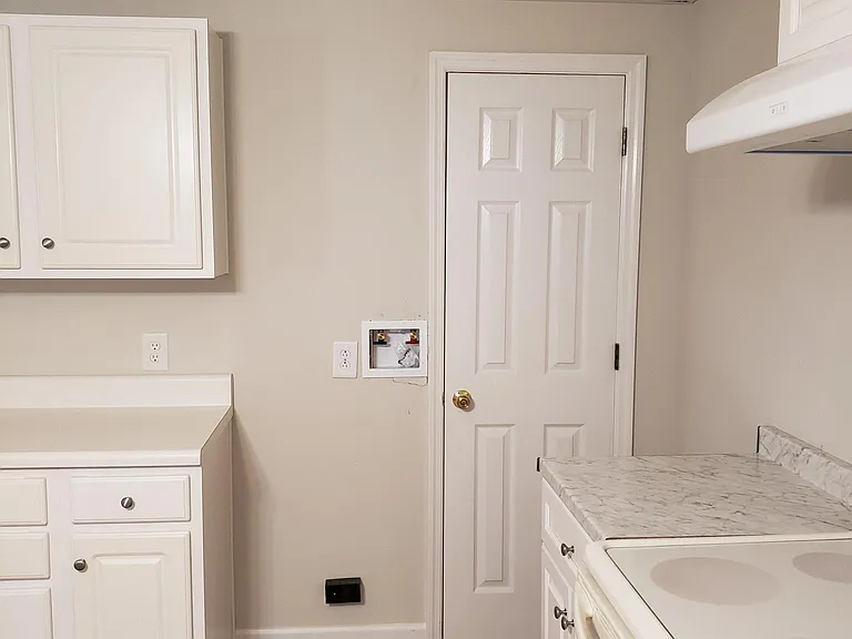 3530 Parkwood Hills Ct #BASEMENT — Photo 3