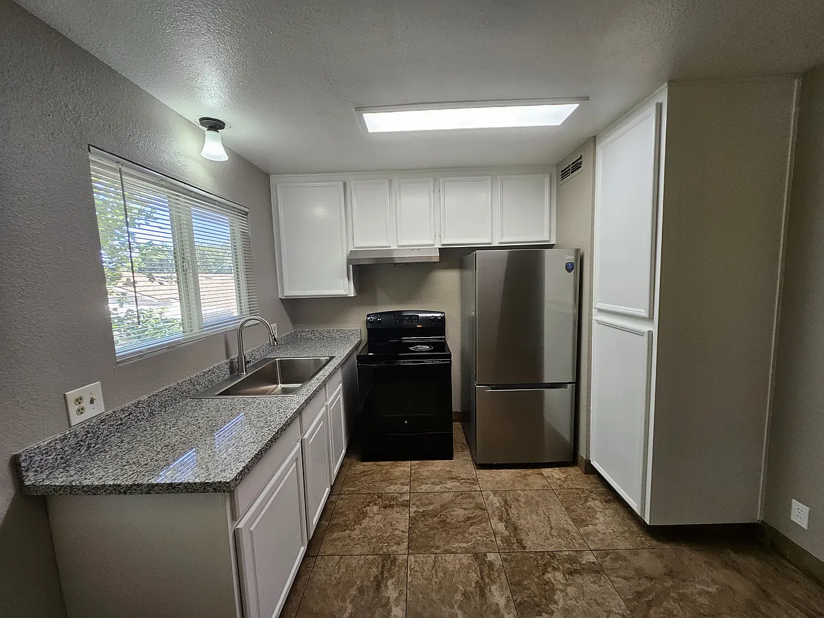 Building Photo - 449 S Stockton Ave #7