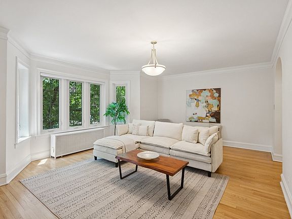 4th image of 927 Hinman Ave APT 1S