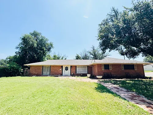 2018 Douglas Dr Photo 1