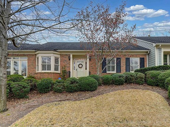 3rd image of 5 Summit Pl