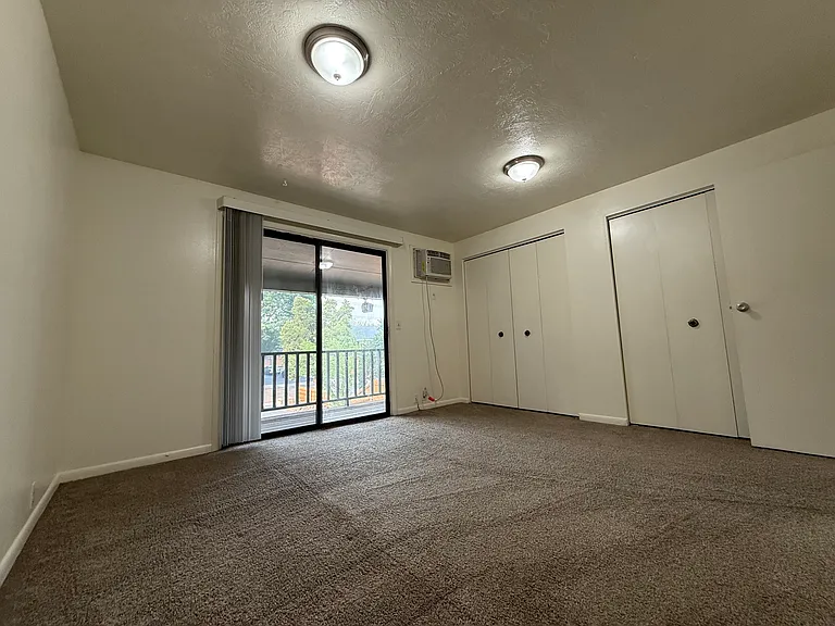 361 S Walnut St — Photo 8