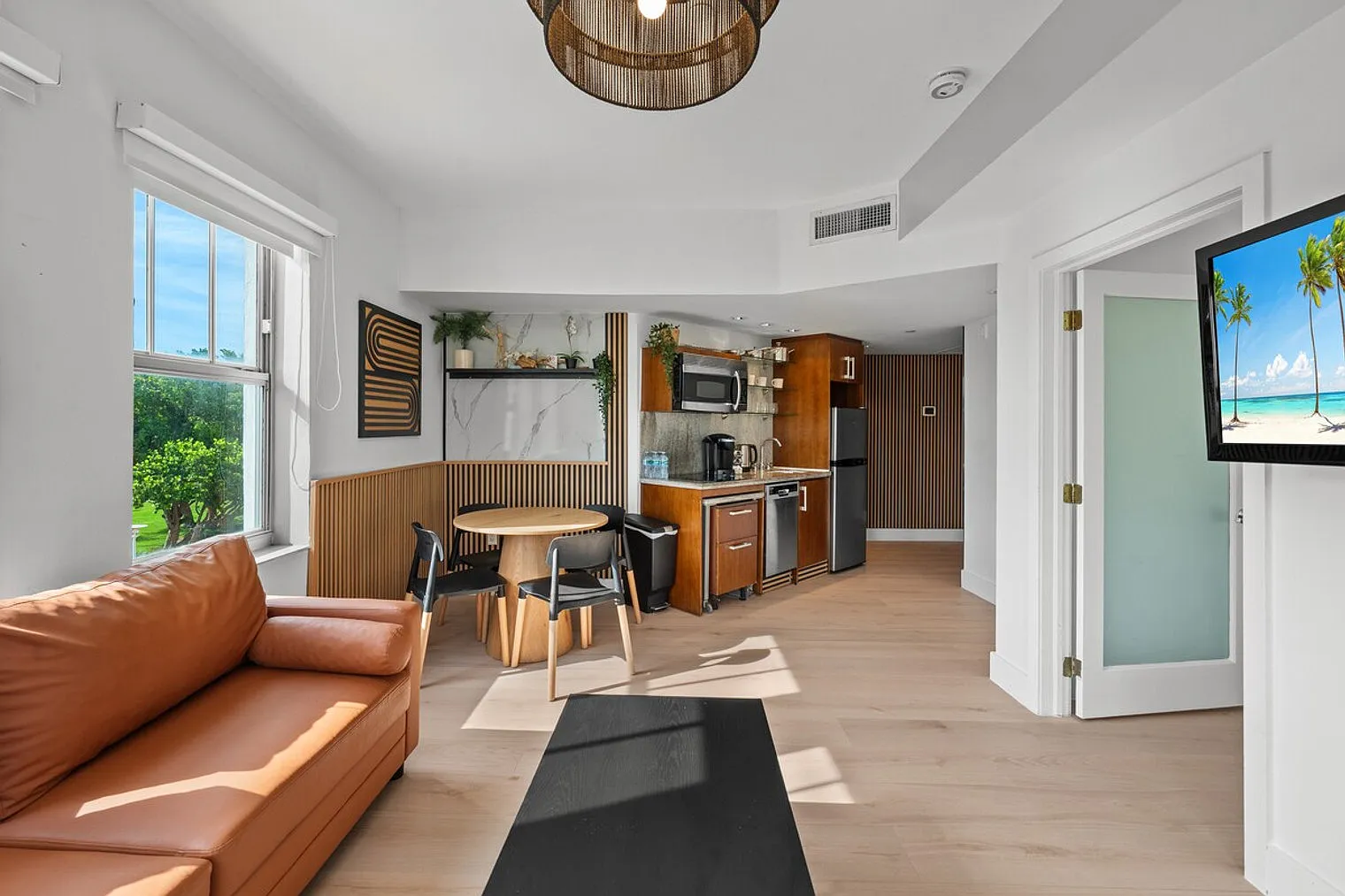 1 bed, 1.0 bath, $3,569 — Photo 2
