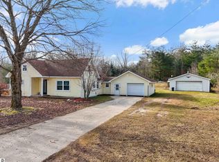 12805 Nineteen Mile Rd, Leroy, MI