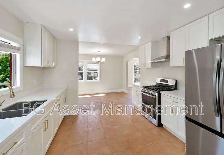 2801 Sabral Cir — Photo 7