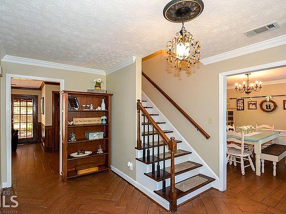 4th image of 1587 Pine Creek Way