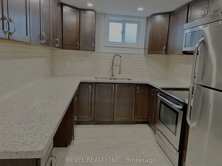 636 Scarlett Rd S #LOWER — Photo 7