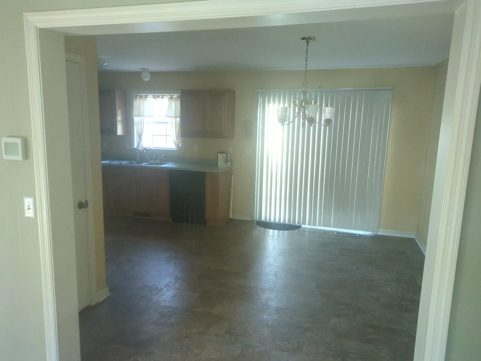 3 bed, 1.5 bath, 1320 sqft, $1,850 — Photo 4
