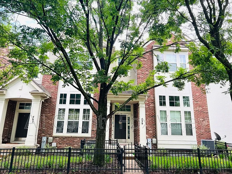 459 Grosvenor Ln — Photo 1