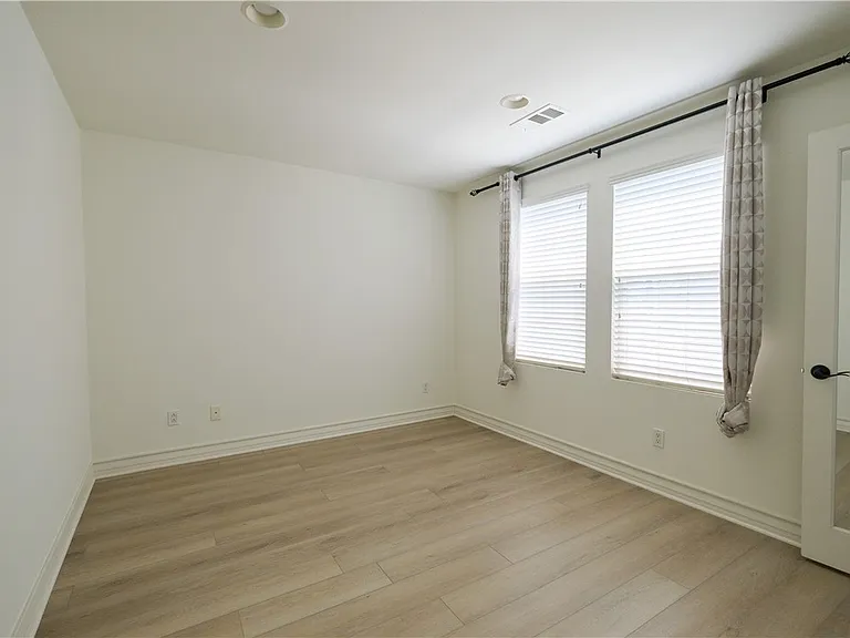 47 Latitude — Photo 15