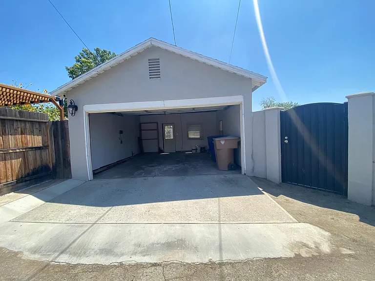 2601 Pine St — Photo 18