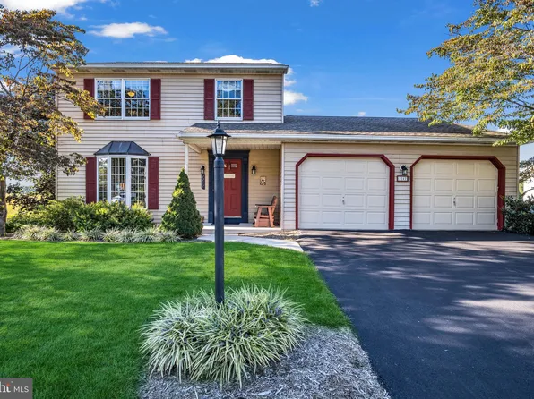2242 Canterbury Dr, Mechanicsburg, PA 17055