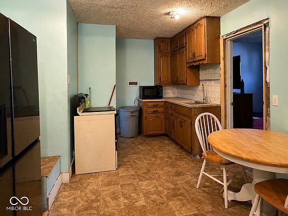 3rd image of 2422 Union St