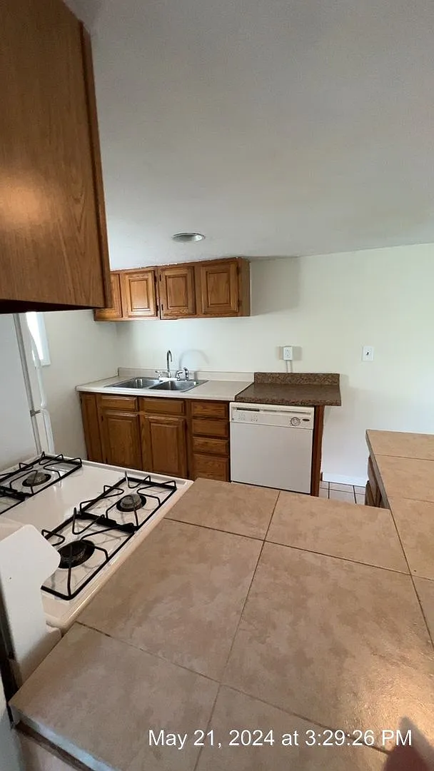 541 Stewart St. — Photo 4