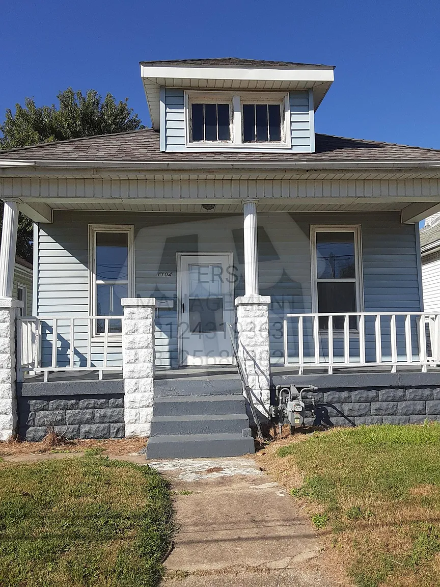 1104 N Morton Ave photo 1
