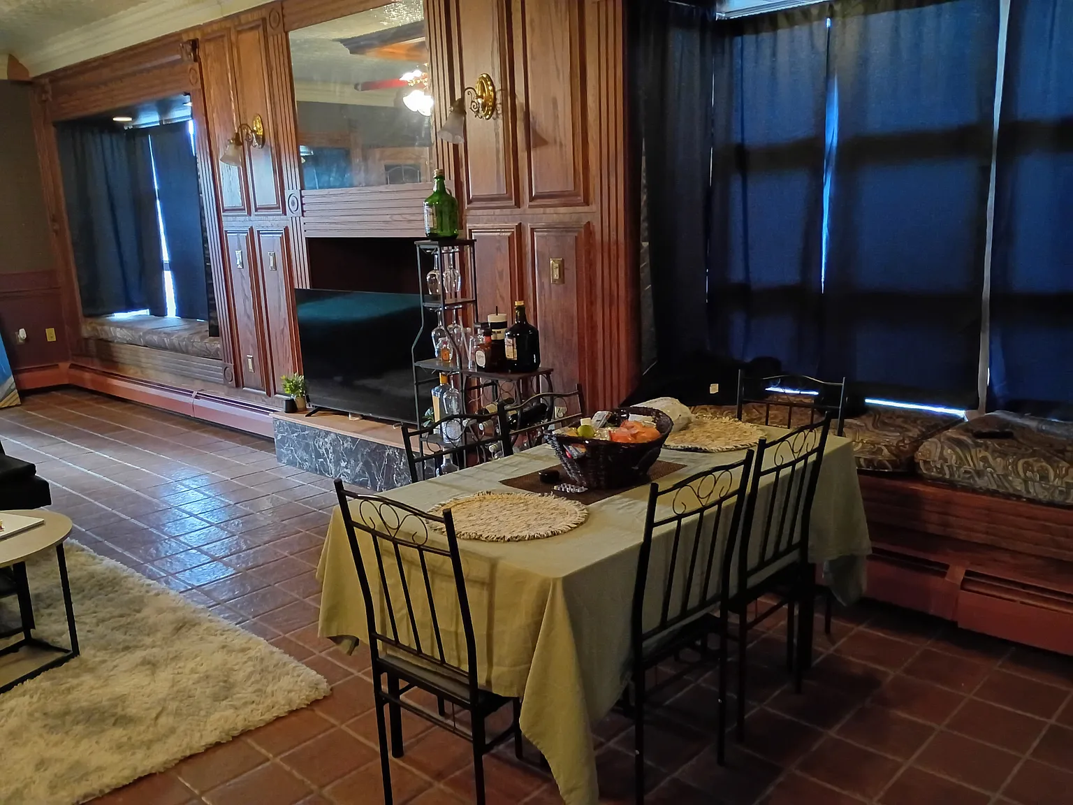 1 Rowhouse Ln — Photo 4