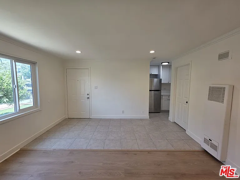 2400 Vanderbilt Ln #2400A — Photo 6