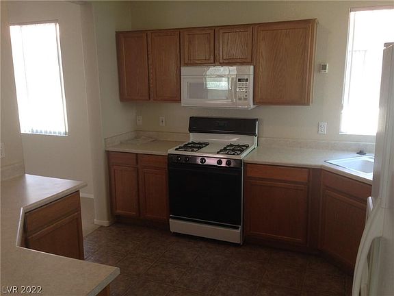 3rd image of 9386 Island Dawn St