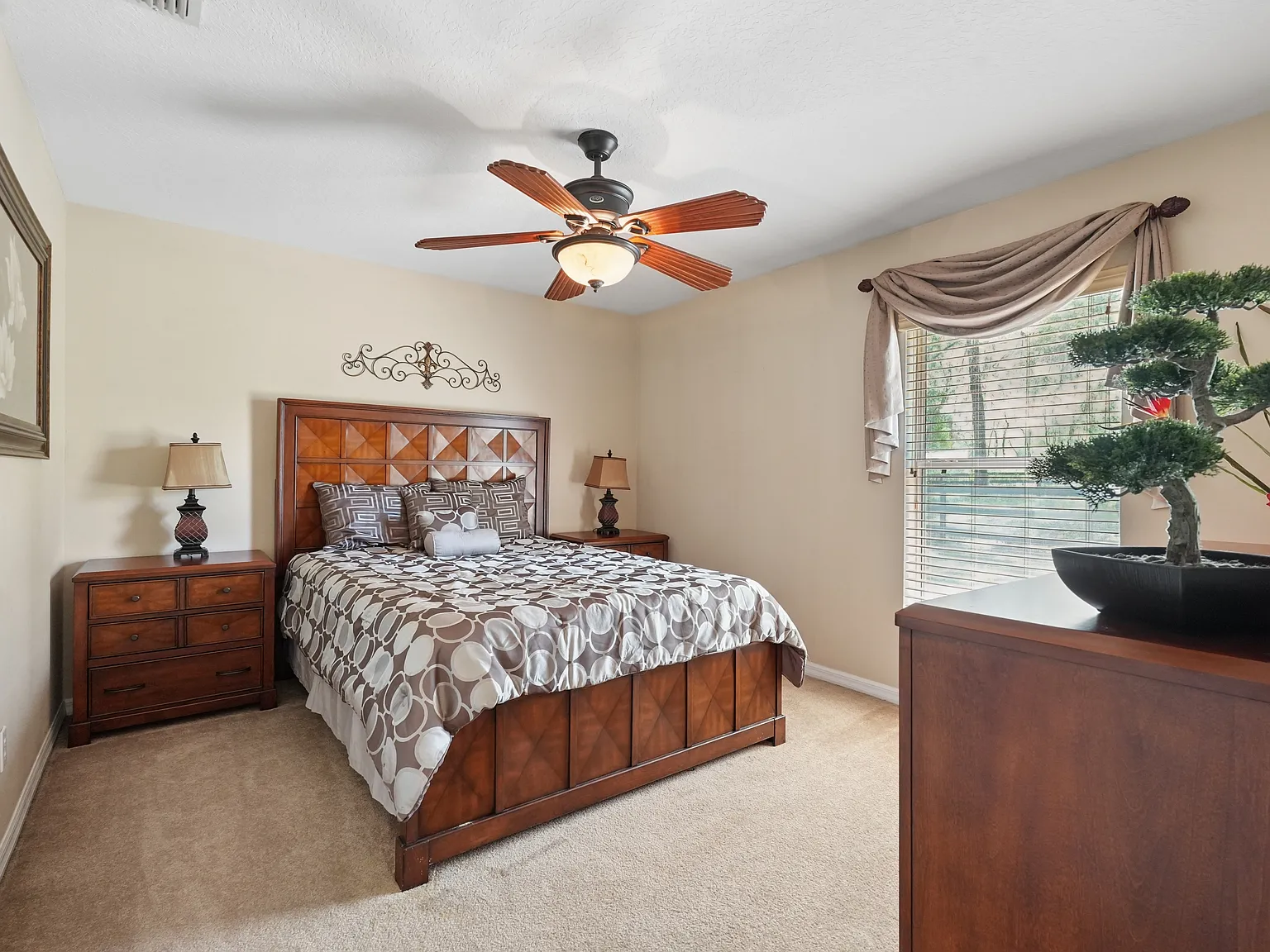 4 bed, 2712 sqft, $2,950 — Photo 4