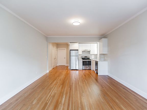 4th image of 2224 Leavenworth St #501