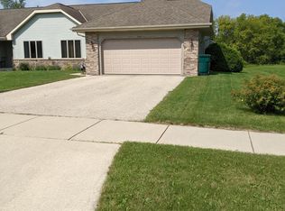 545 Timberline Dr, Slinger, WI 53086