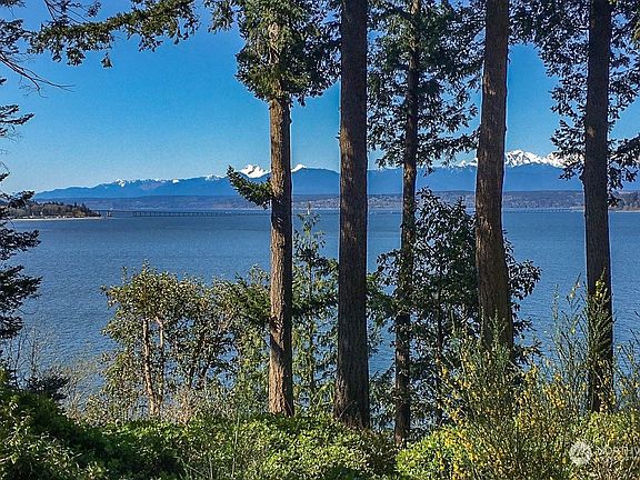 Outstanding views of the Hood Canal, Olympic Mountains and the Hood Canal Bridge.>