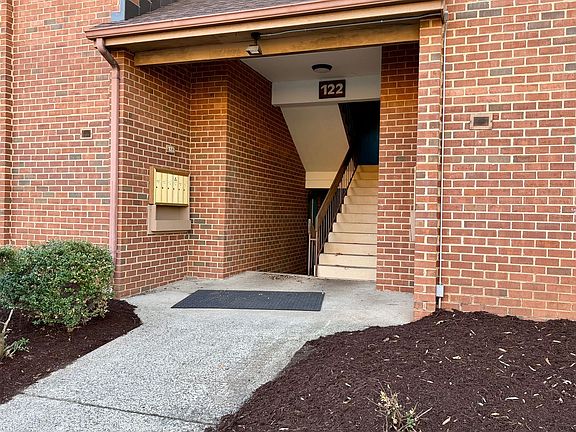 2nd image of 122 Turtle Creek Rd APT 9