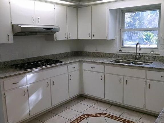 5th image of 2208 Diamond Dr