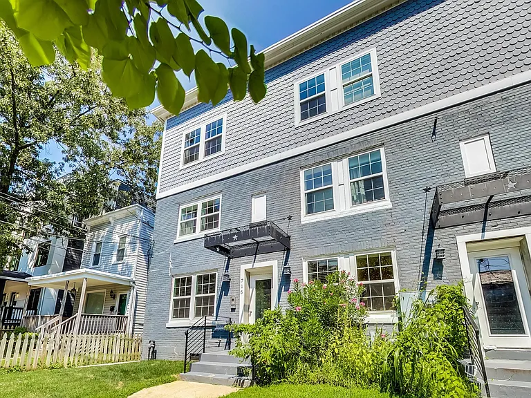 716 Jackson St NE #2 — Photo 2