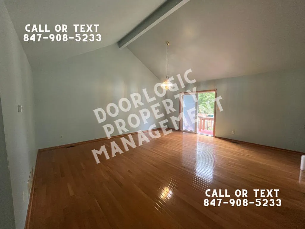 965 Amberwood Pl — Photo 4