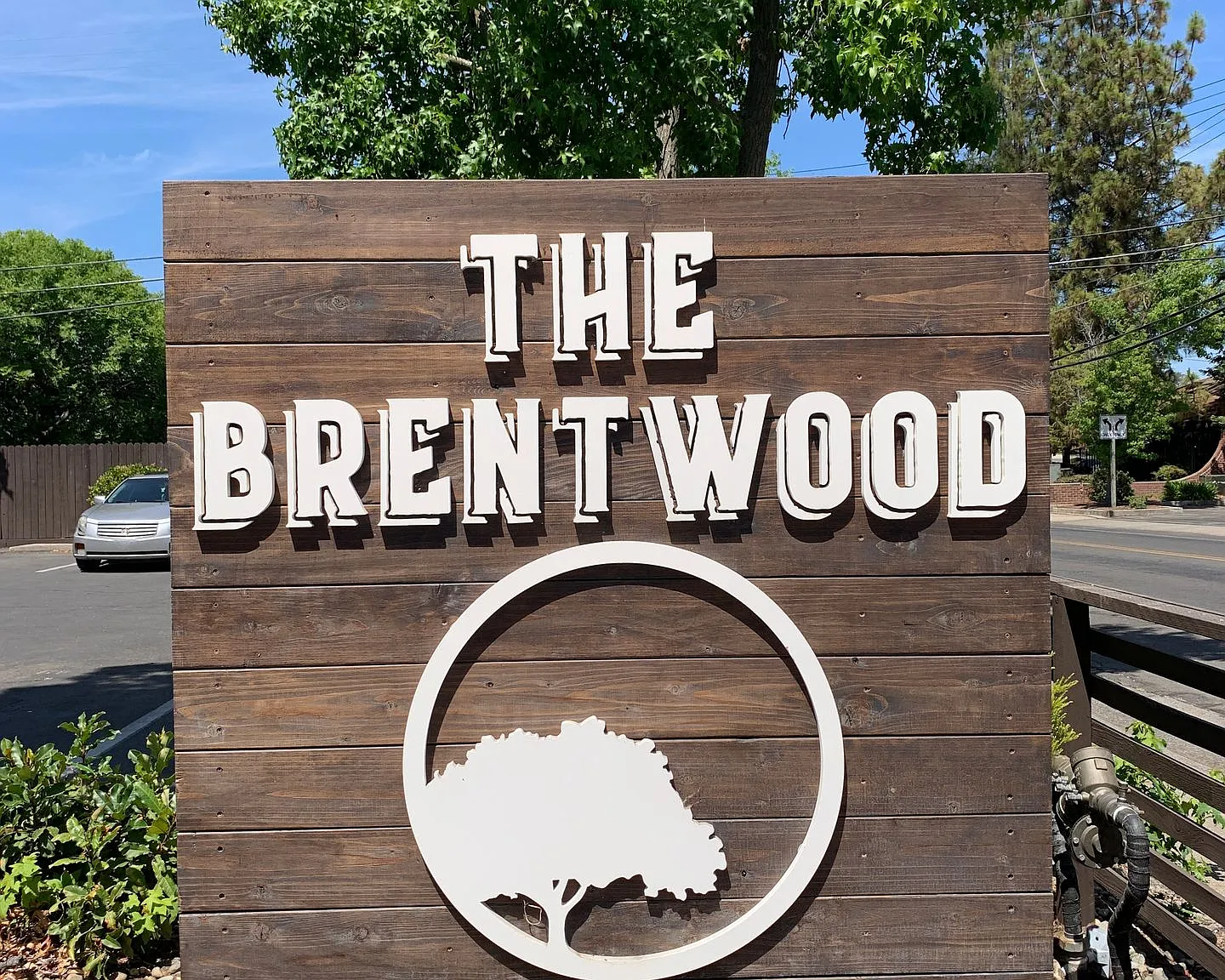 The Brentwood Apartments — Photo 1
