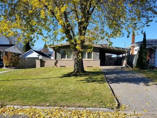 1002 Albany Ct, Peterborough, ON K9J 1J2