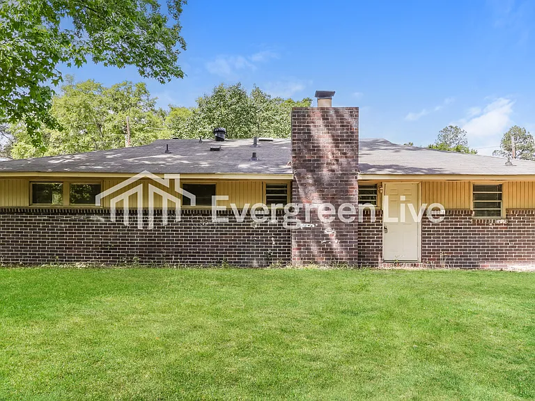 1840 Derby Dr — Photo 13