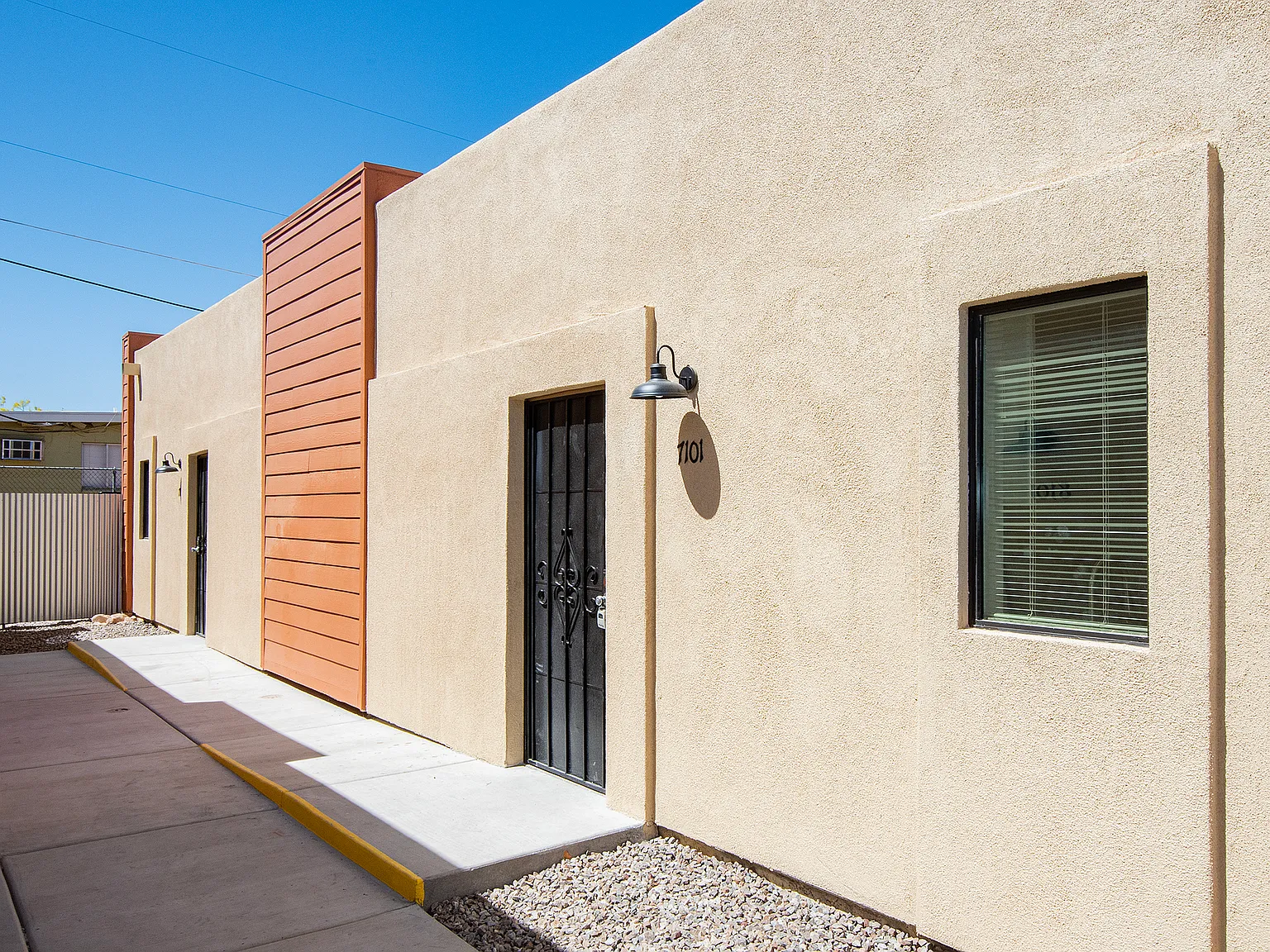 263 W Glenn St — Photo 2