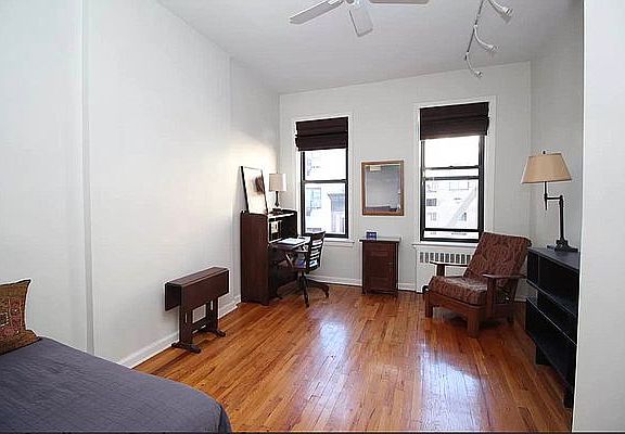 4th image of 120 E 83rd St APT 4D