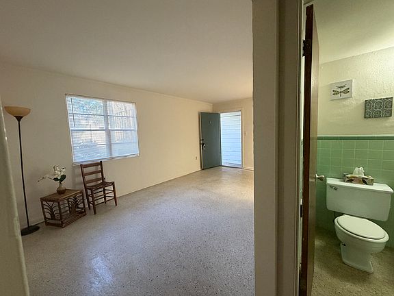 5th image of 2901 NW 14th St #4
