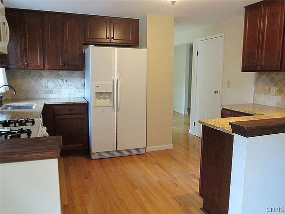 3rd image of 4 Indian Orchard Ln