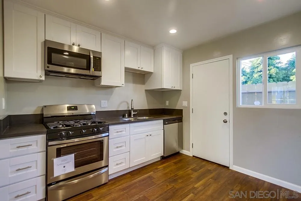 2 bed, 740 sqft, $2,850 — Photo 4