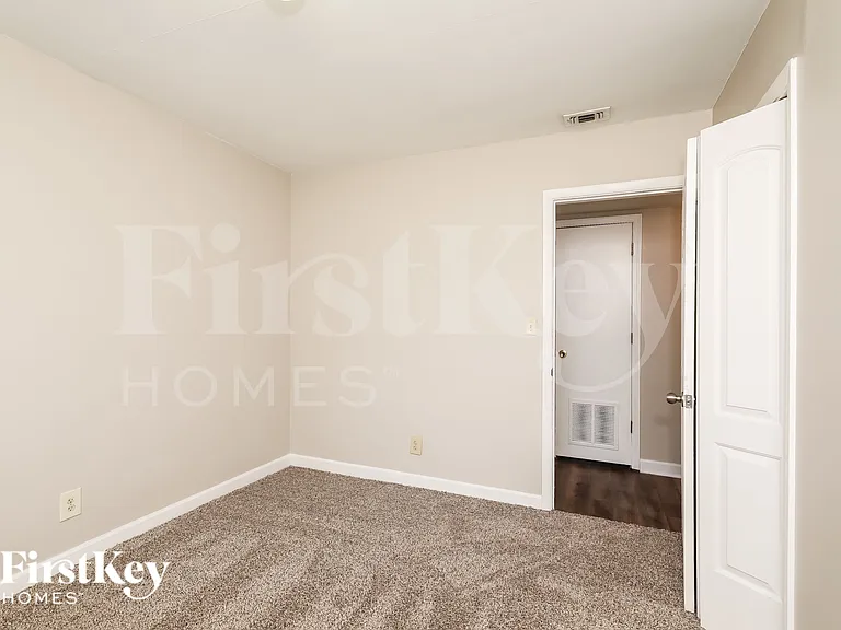 3204 Rogero Rd — Photo 15