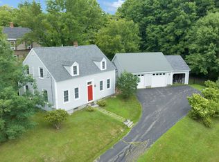 15 Bowman St, Farmingdale, ME 04344
