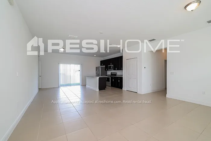 1925 Drum Dr — Photo 3