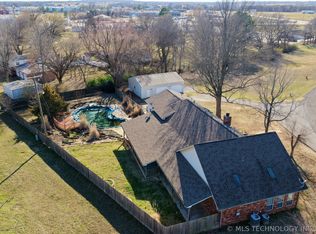 1002 W Knisley Ave, Checotah, OK 74426