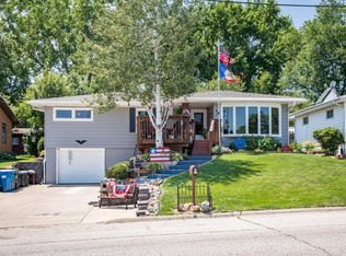 2120 Bidwell Rd, Muscatine, IA 52761