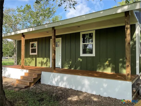 808 Josephine St, Yoakum, TX 77995