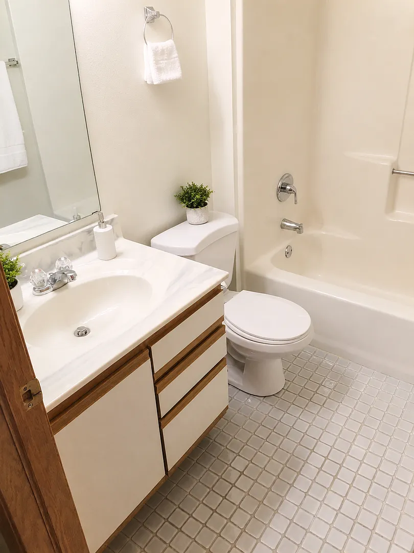 Pine Ridge Apartments — Photo 3
